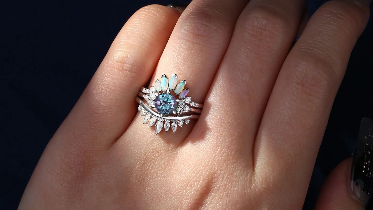 Which Alexandrite Engagement Ring Designs Are Available at Starlandus?